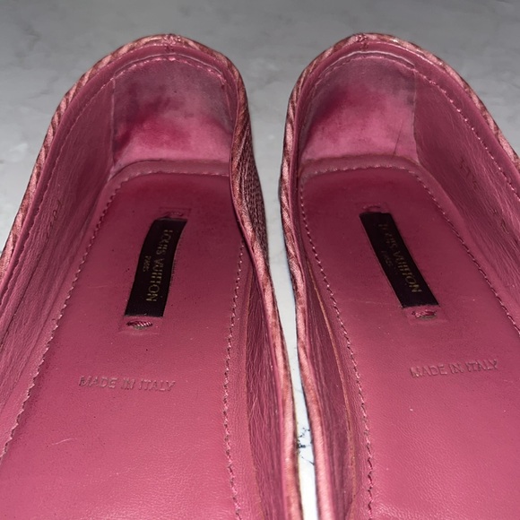 Louis Vuitton textured pink loafers - Picture 7 of 8